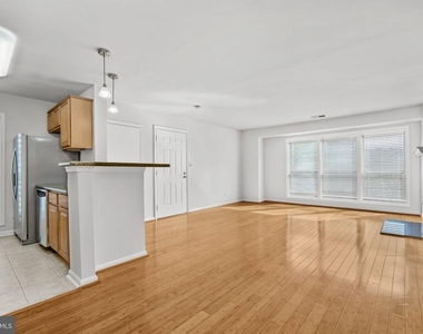 3175 Summit Square Drive - Photo Thumbnail 9