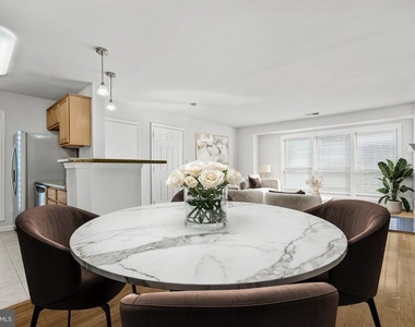 3175 Summit Square Drive - Photo Thumbnail 12