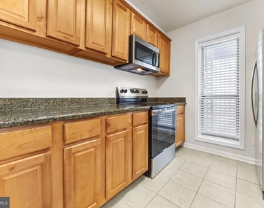 3175 Summit Square Drive - Photo Thumbnail 3