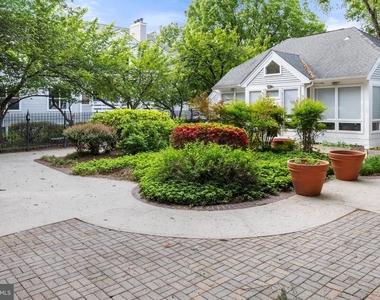 3175 Summit Square Drive - Photo Thumbnail 29