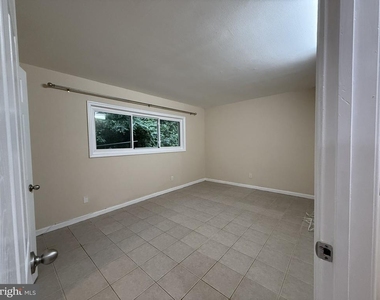 4937 Americana Drive - Photo Thumbnail 10