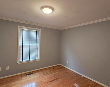 6638 Greenleigh Lane - Photo Thumbnail 13