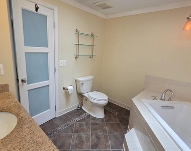 6638 Greenleigh Lane - Photo Thumbnail 12