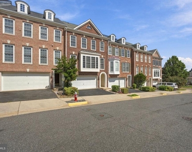 3342 Wilton Crest Court - Photo Thumbnail 2