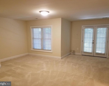 5985 Meadow Brook Drive - Photo Thumbnail 7