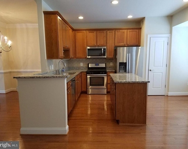5985 Meadow Brook Drive - Photo Thumbnail 16