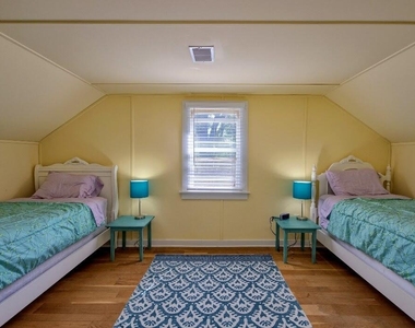 822 Allegan Street - Photo Thumbnail 7