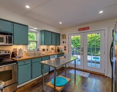 822 Allegan Street - Photo Thumbnail 3