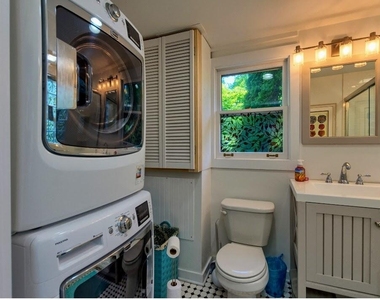 822 Allegan Street - Photo Thumbnail 6