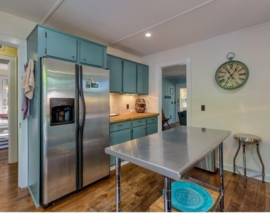 822 Allegan Street - Photo Thumbnail 4