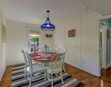 822 Allegan Street - Photo Thumbnail 5