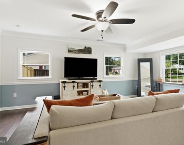 4907 Shirley Street - Photo Thumbnail 6