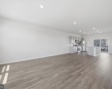 122 Bowers - Photo Thumbnail 11