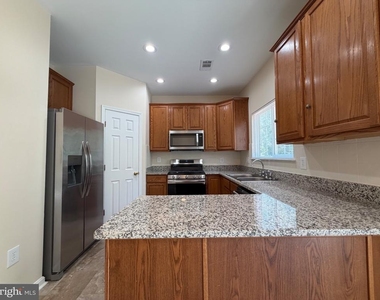 359 Snyder Lane - Photo Thumbnail 4