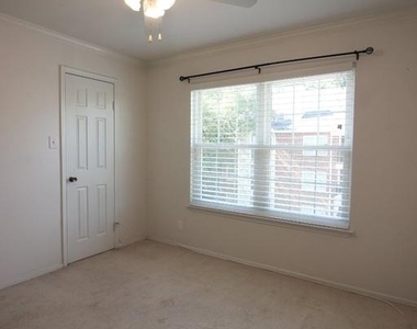 3304 Wyndham Circle - Photo Thumbnail 12