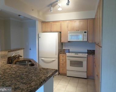3101 Hampton Drive N - Photo Thumbnail 6