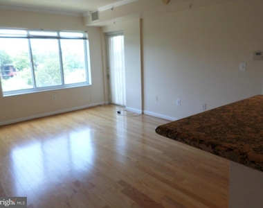 3101 Hampton Drive N - Photo Thumbnail 4