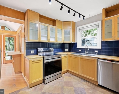 1706 N Glebe Road - Photo Thumbnail 13