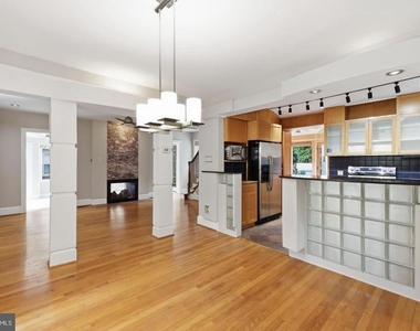 1706 N Glebe Road - Photo Thumbnail 4
