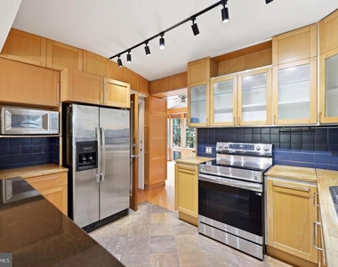 1706 N Glebe Road - Photo Thumbnail 11