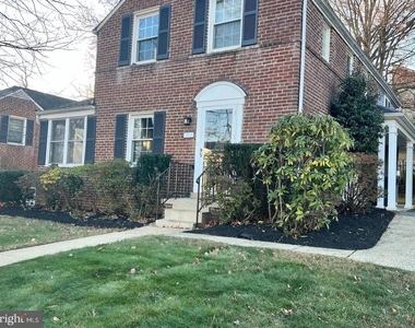 1010 N Kentucky Street - Photo Thumbnail 2