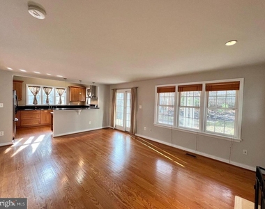 1010 N Kentucky Street - Photo Thumbnail 13