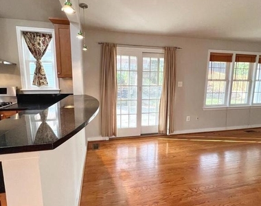 1010 N Kentucky Street - Photo Thumbnail 8