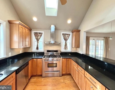 1010 N Kentucky Street - Photo Thumbnail 5
