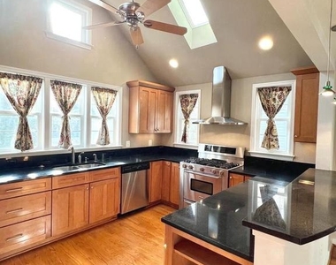 1010 N Kentucky Street - Photo Thumbnail 4