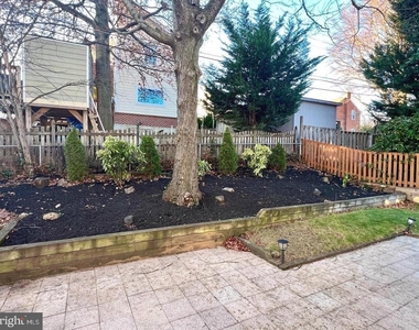 1010 N Kentucky Street - Photo Thumbnail 9
