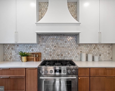 2108 S Dinwiddie Street S - Photo Thumbnail 9