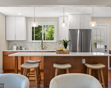 2108 S Dinwiddie Street S - Photo Thumbnail 4