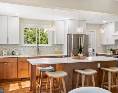 2108 S Dinwiddie Street S - Photo Thumbnail 6