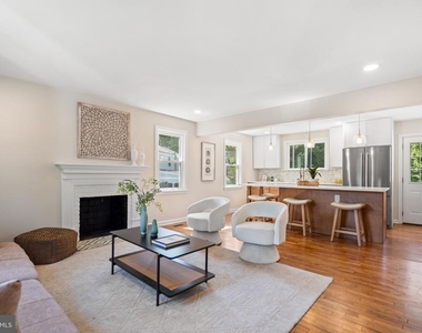 2108 S Dinwiddie Street S - Photo Thumbnail 1
