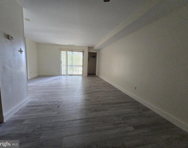 7528 E Roosevelt Boulevard S - Photo Thumbnail 6