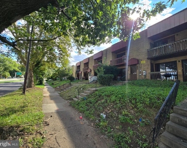 7528 E Roosevelt Boulevard S - Photo Thumbnail 3