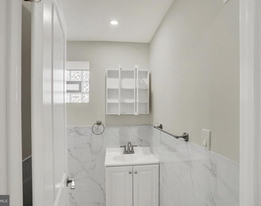 1424 S Napa Street - Photo Thumbnail 4