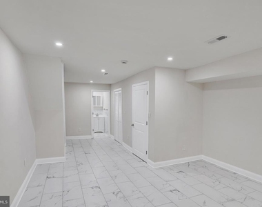 1424 S Napa Street - Photo Thumbnail 7