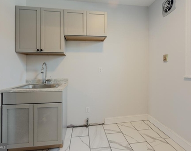 2661 N Douglas Street - Photo Thumbnail 7