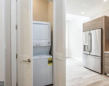 802 Sansom Street - Photo Thumbnail 3