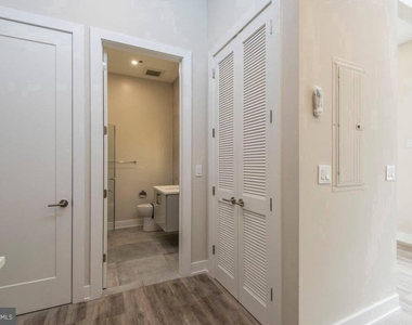 802 Sansom Street - Photo Thumbnail 6