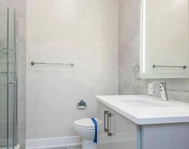 802 Sansom Street - Photo Thumbnail 7