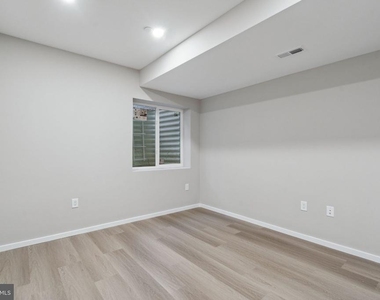 1713 W Seybert Street - Photo Thumbnail 8