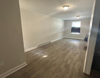 1812 E Thayer Street - Photo Thumbnail 14
