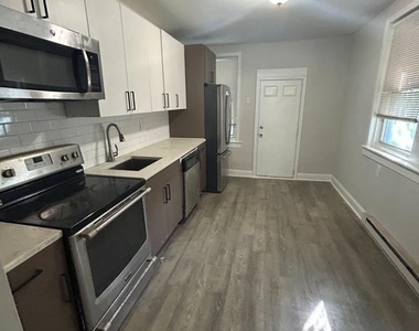 1812 E Thayer Street - Photo Thumbnail 5