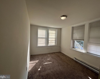 1812 E Thayer Street - Photo Thumbnail 9