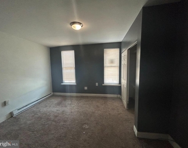 1812 E Thayer Street - Photo Thumbnail 2