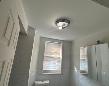 1812 E Thayer Street - Photo Thumbnail 6