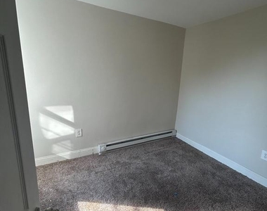 1812 E Thayer Street - Photo Thumbnail 3
