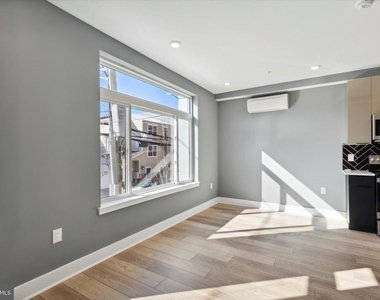 1615 Poplar Street - Photo Thumbnail 6